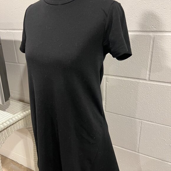 Zara Small Graphic Tee – Everyday Casual Look - Picture 3 of 5